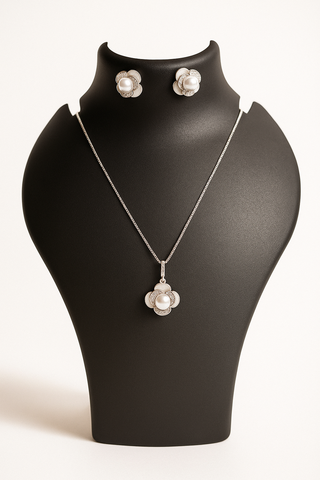 Flower Pearl Pendant Set
