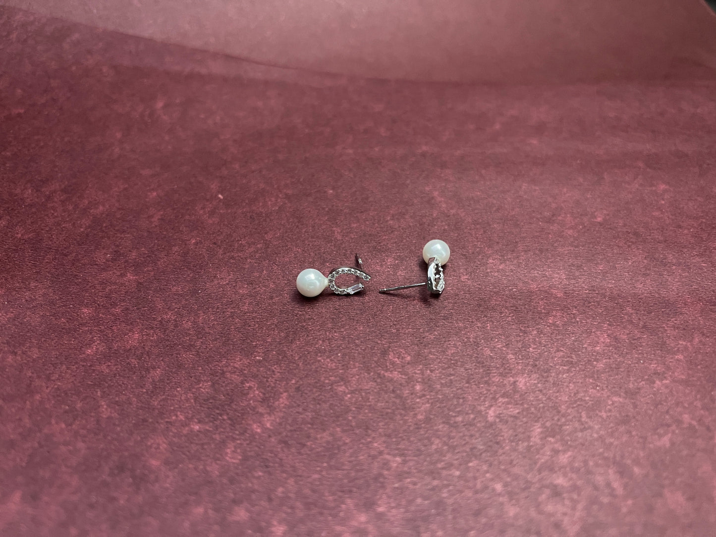 Dewdrop Pearl Silver Earring
