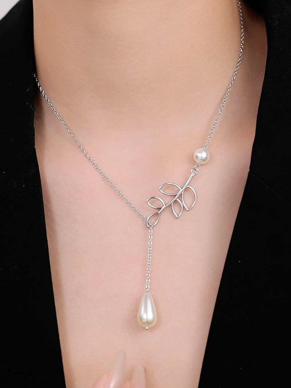 Pearl & Leaf Silver Chain