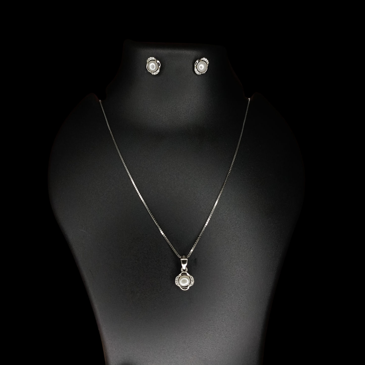 Silver Pearl Pendant Set