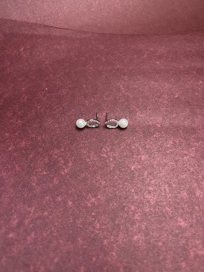 Dewdrop Pearl Silver Earring