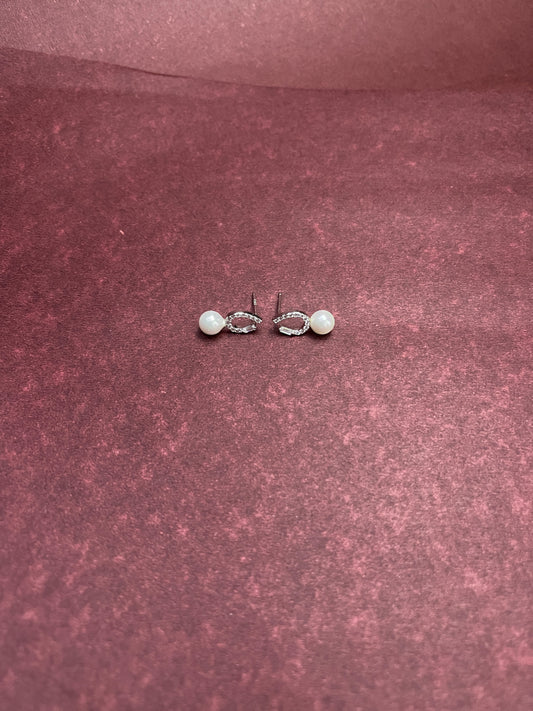 Dewdrop Pearl Silver Earring